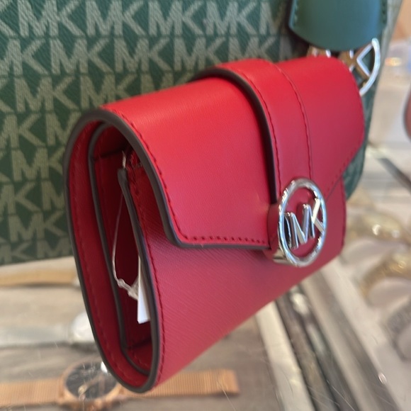 MICHAEL KORS
Carmen Medium Faux Leather Wallet
Bright Red
NWT - Picture 8 of 16